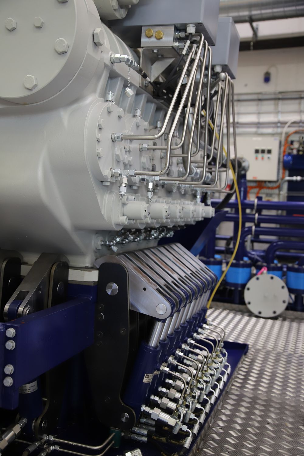 Nytt produkt: Kongsberg Maritime i Brattvåg har utviklet en egen ventil som gjør at lavtrykksvinsjer på store ankerhåndterer får aktiv-hivkompensering.