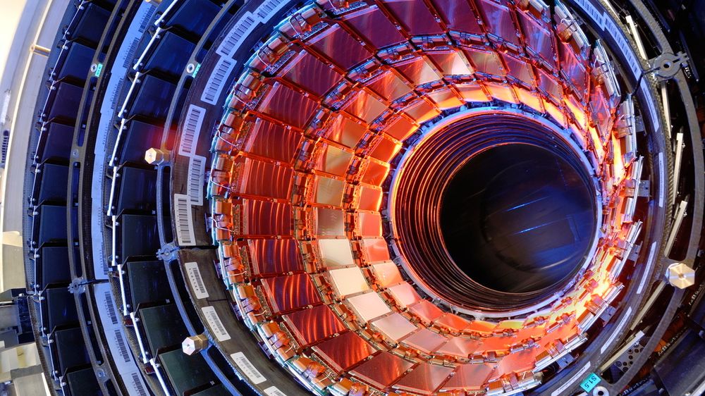 Hva skjer hvis du holder hånda i veien for en partikkelstråle fra Great Hadron Collider? Her får du svar.