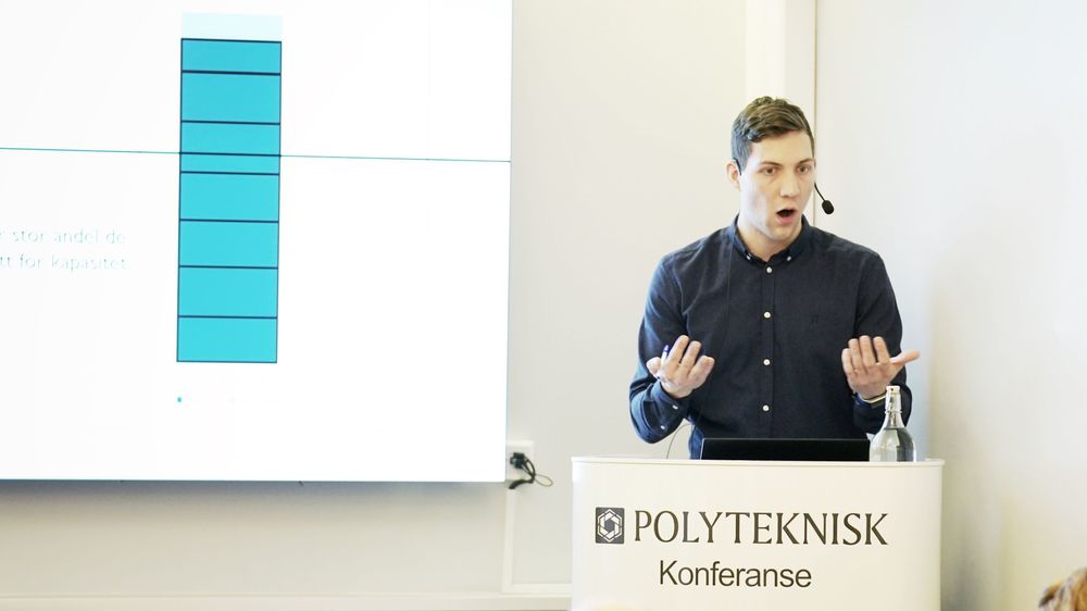  Andreas Bjelland Eriksen, rådgiver i NVE, snakket om tariffer på frokostmøtet til Polyteknisk forening onsdag.