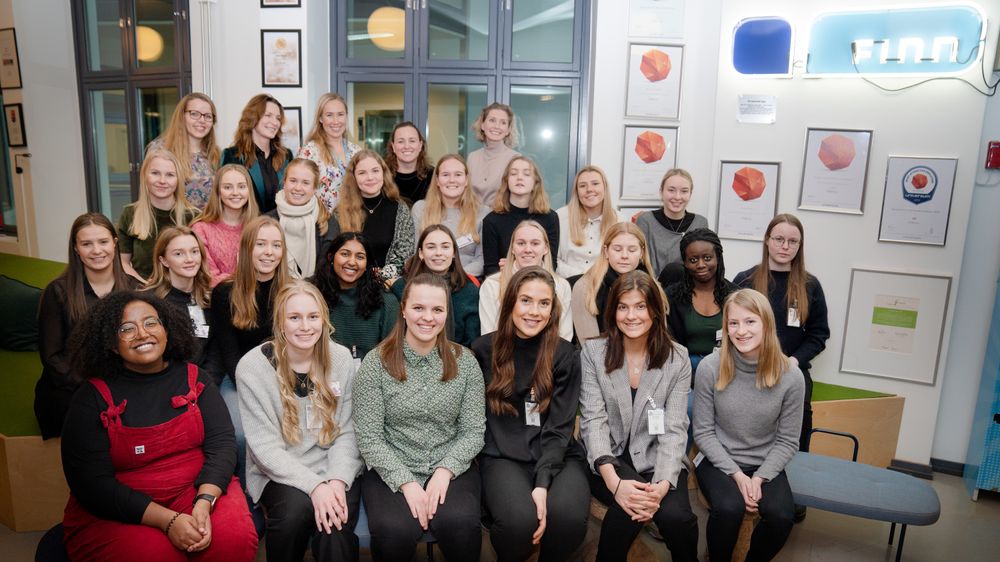 Nylig arrangerte Ada en Oslotur for 150 kvinner som alle var førsteårsstudenter ved IE. De besøkte bedrifter som alle har behov for den typen kompetanse, og turen var sponset av disse bedriftene. – Vi jobber for å løse et samfunnsproblem, sier prosjektleder Line Berg.