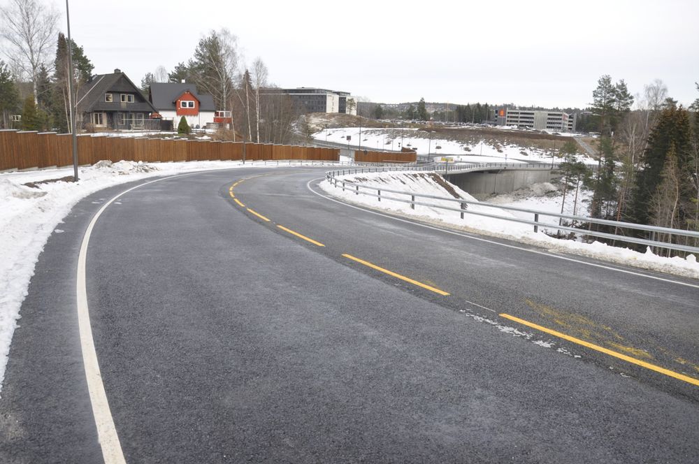 To nye veier er åpnet inn til Teknologiparken, fra Sandsværveien og Gomsrudveien.
