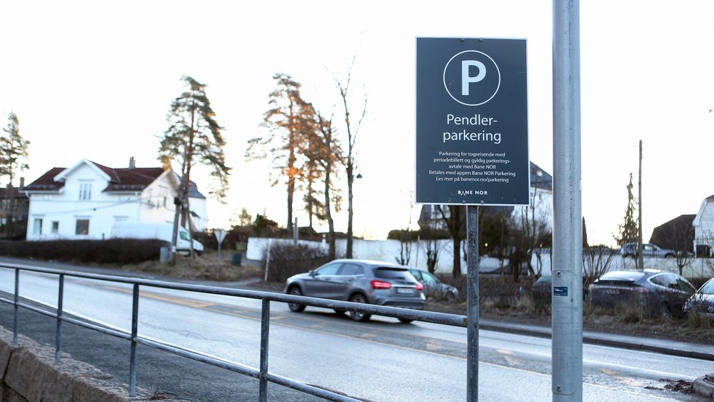 Pendlerparkeringen på Blommenholm er en av 15 innfartsparkeringer TØI har undersøkt i rapporten. 