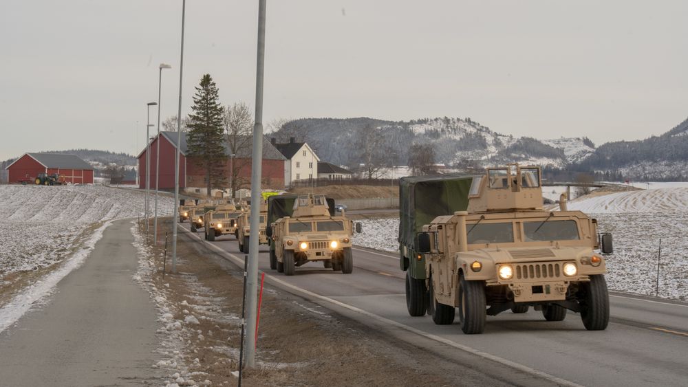USMC-humveer i kolonne på vei fra Værnes til Orkanger 14. februar.