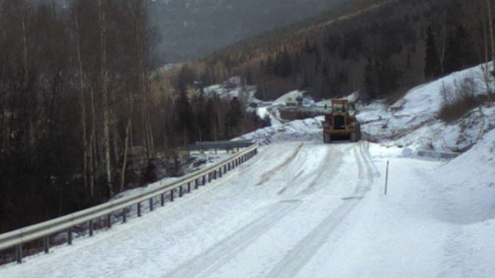 Riksvei 15 i Lom ble tatt av snøskred klokken 07.10 tirsdag 25. februar 2020.
