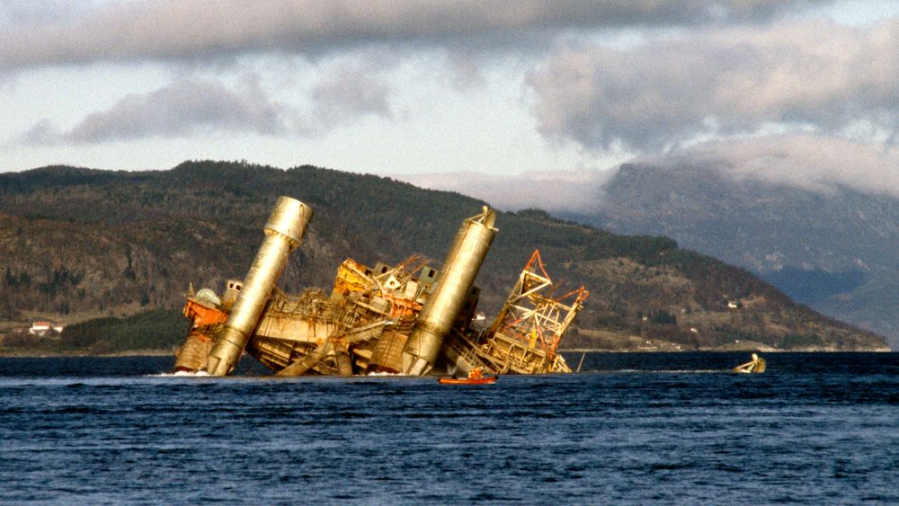 Plattformen Alexander L. Kielland kantret 27. mars 1980 på Ekofiskfeltet i Nordsjøen. 123 mennesker omkom. Kielland-nettverket ber nå Riksadvokaten om å sikre vitneforklaringene til folk som vet noe om ulykken. 