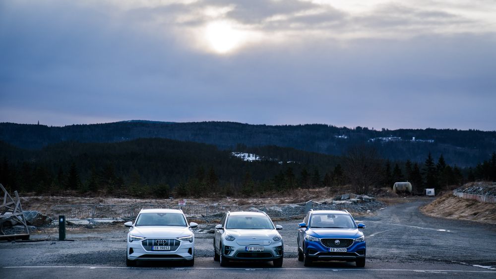 Audi E-Tron, Kia E-Niro og MG ZS er tre av et rekordhøyt antall elbilmodeller som nå er tilgjengelig. Det viktige spørsmålet er ikke om disse av og til lades med kullkraft i dag. Det sentrale poenget er hvor lite utslipp vi kan klare å ha fra bilparken om ti år, skriver TUs redaktør Ole Petter Pedersen i denne kommentaren.