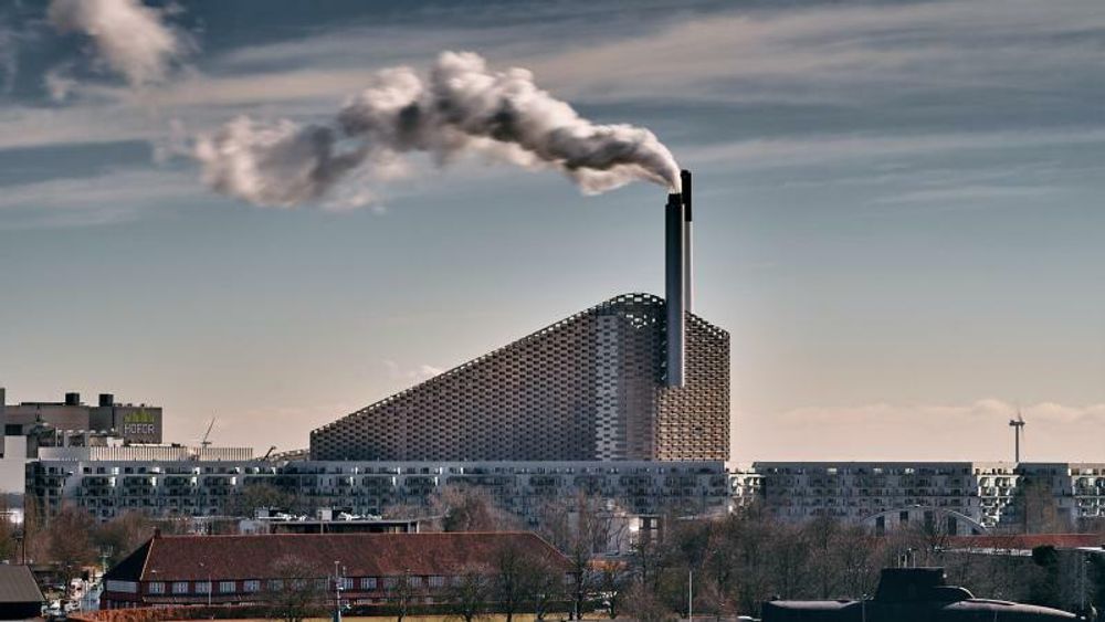 Et stort forbrenningsanlegg - Amager Bakke ved København - skal bli det første i Danmark utstyrt med et anlegg til CO2-fangst.