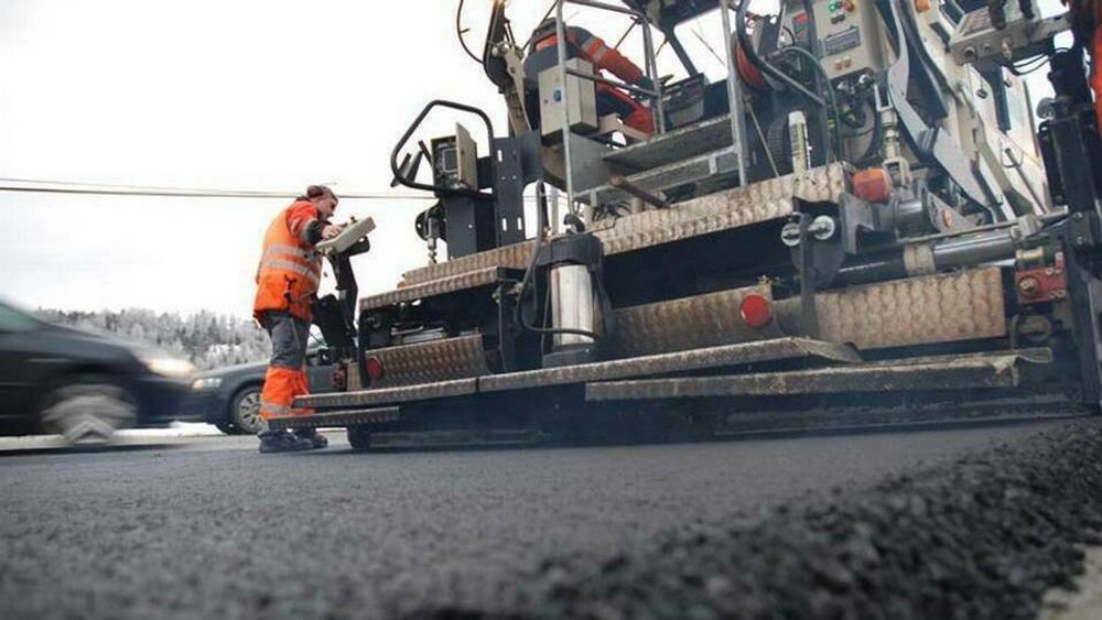 Regjeringens ekstrabevilgning til veisektoren gir 100 millioner mer til asfaltering.
