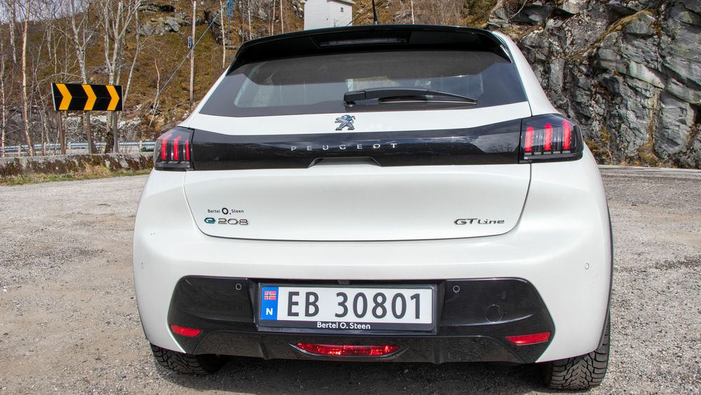 Peugeot e-208 er ventet å komme i en versjon med høyere ytelse og mer sportslig understell neste år.