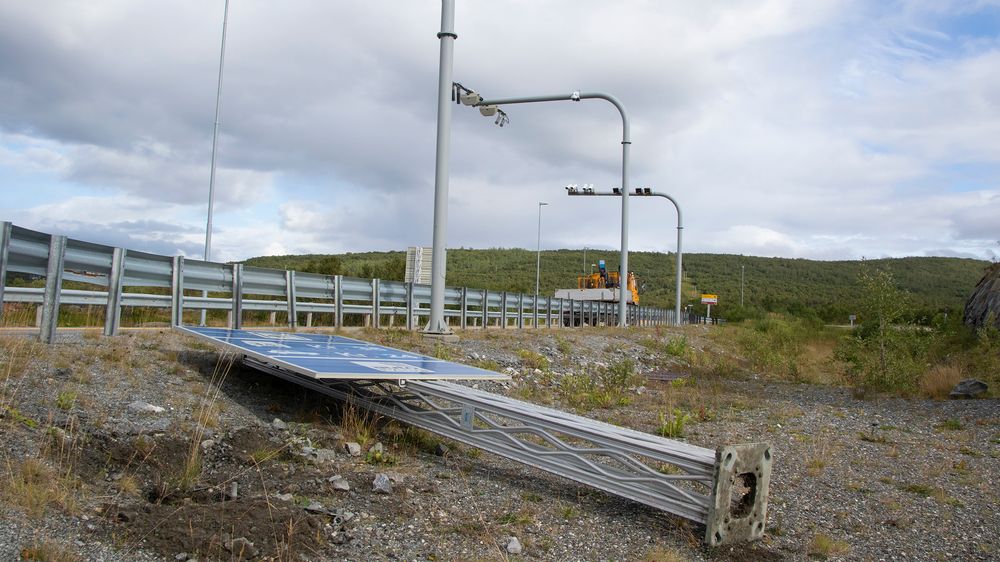 I et år har bompengetaksten på sideveiene til E16 Kongsvinger vært halvparten av det de har vært på Europaveien. 