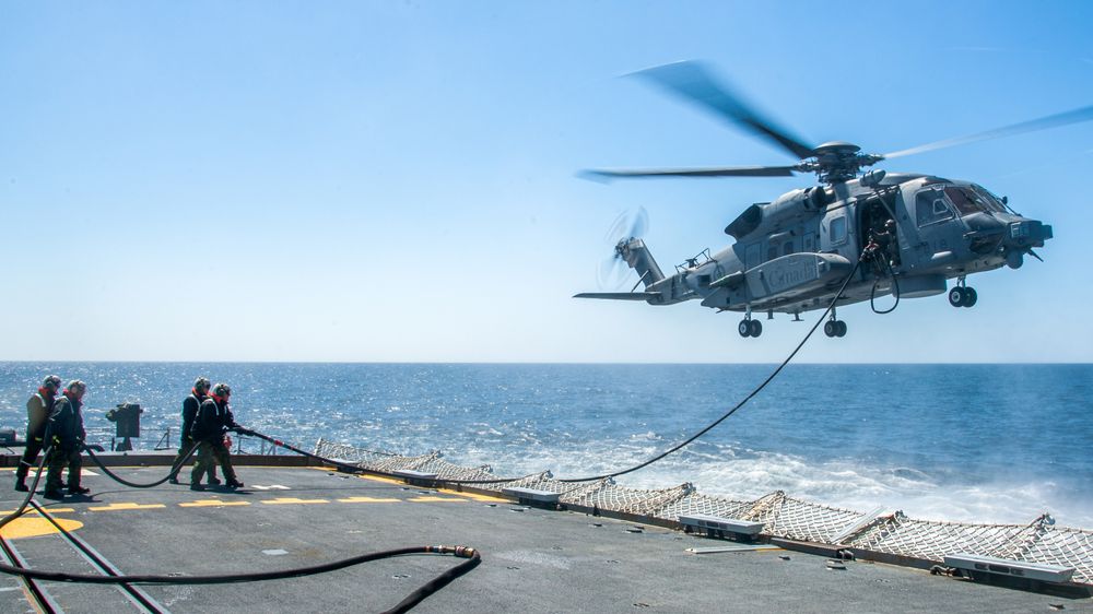Dette er et CH-148-helikopter som fyller drivstoff i 2017.