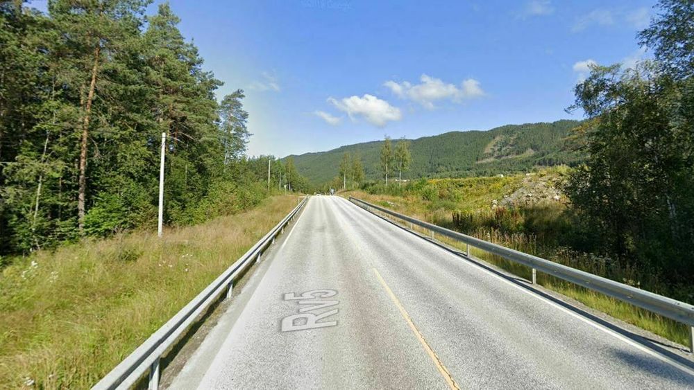 Denne strekningen av riksvei 5 mellom Kaupanger og Sogndal skal utbedres.