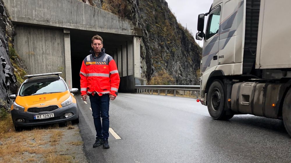 Fem entreprenører og arbeidsfellesskap vil bygge ny E16 gjennom rasutsatte Kvamskleiva i Valdres. Det er byggeleder Edvin Rye meget godt fornøyd med