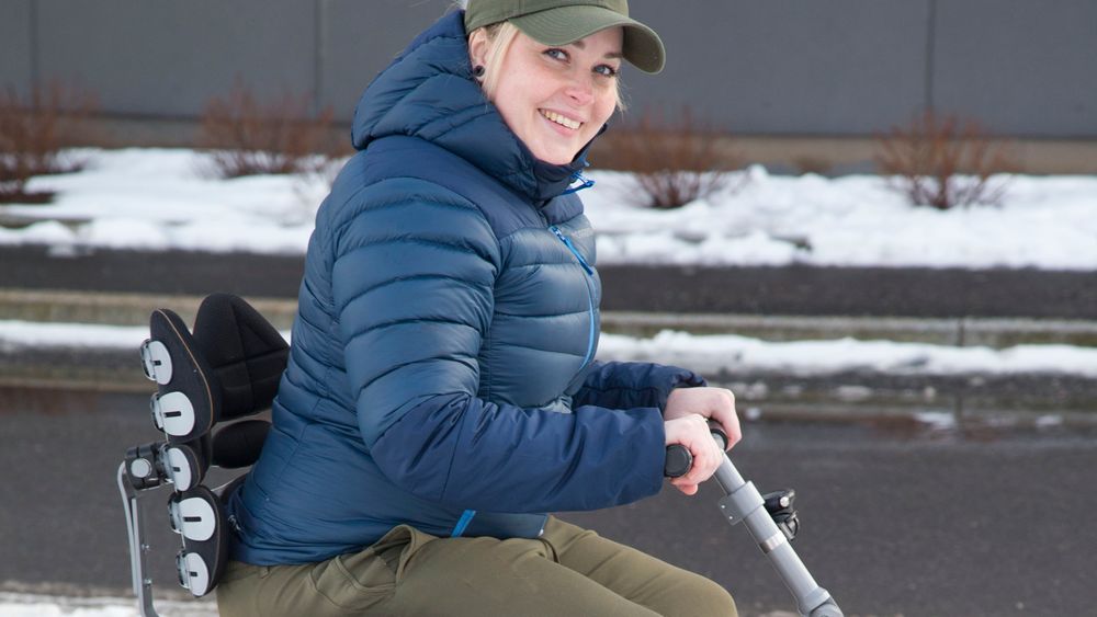 Hverdagen til Cecilie Brenden Høgtorp blir mye enklere med gyro-teknologi i rullestolen.