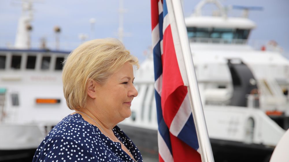 Statsminister Erna Solberg får krass kritikk for tiltakspakken som ble lagt fram fredag.