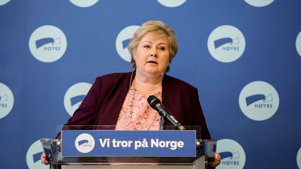 Norske politikere må ha ryggrad for å stå imot presset fra oljelobbyen, mener statsminister Erna Solberg. Mandag fortsetter forhandlingene om en krisepakke for oljebransjen. 