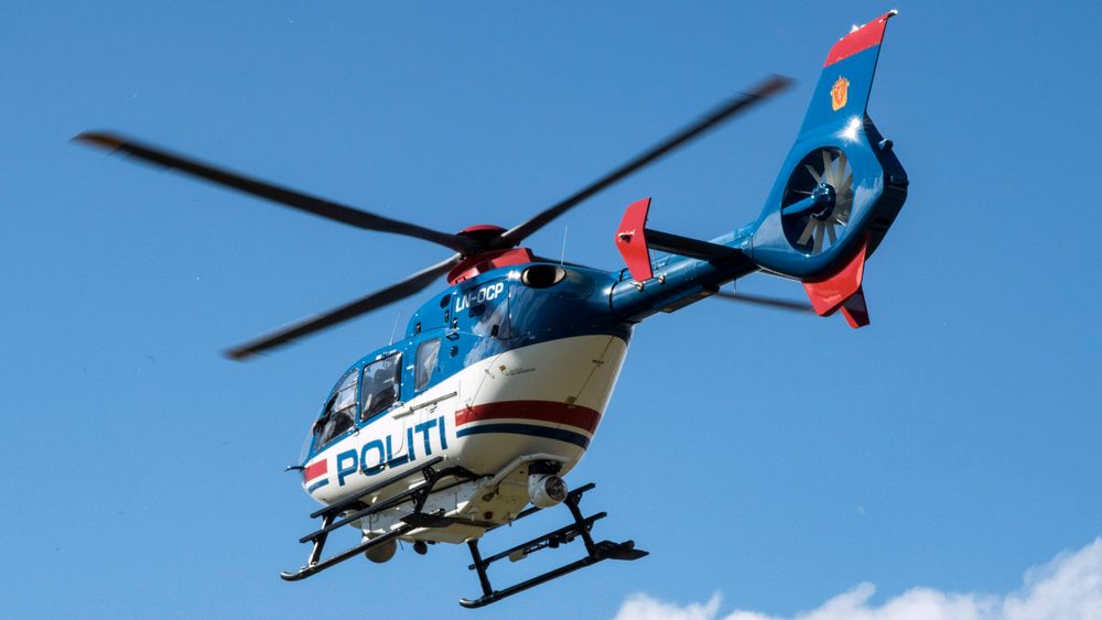 Politihelikopteret LN-OCP på en flygning i 2015. Søndag forlot det Gardermoen for siste gang og fløy til Bodø og Norsk luftfartsmuseum.