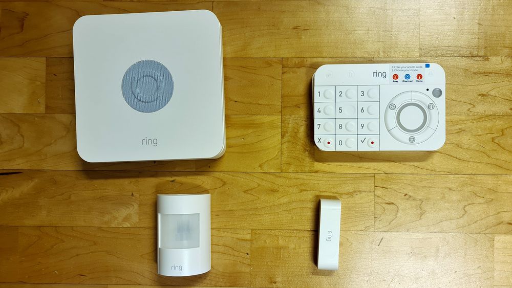 Billig alarm: Ved å unngå abonnementer til alarmstasjoner kan Ring tilby en rimelig alarmløsning med en mobil- og wifi-tilkoblet basestasjon, et kontrollpanel, en bevegelsessensor og en sensor som sier fra når en dør eller et vindu åpnes. De som trenger mer, og det er nok de fleste kan kjøpe sensorer enkeltvis.