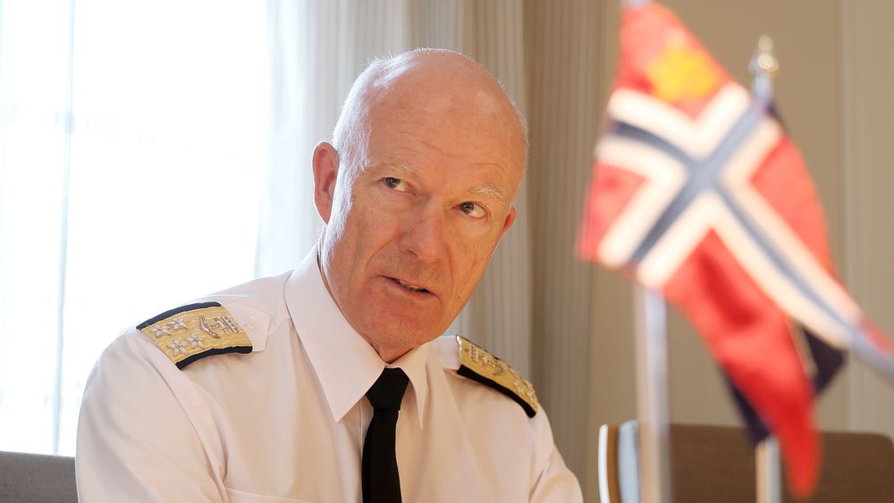 Forsvarssjef Admiral Haakon Bruun-Hanssen har gjort vanlige nybegynnerfeil selv.