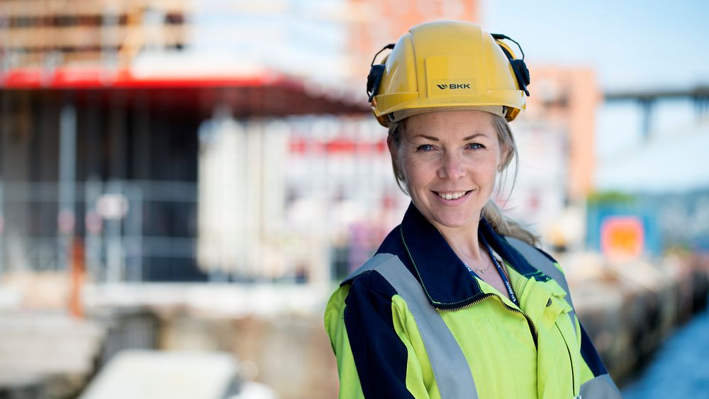 Camilla Moster er prosjektleder for innovasjon i BKK. Hun forteller til TU at det første konkrete byggeprosjektet med utslippsfri byggeplass i Bergen vil antakelig bli kunngjort i september. 