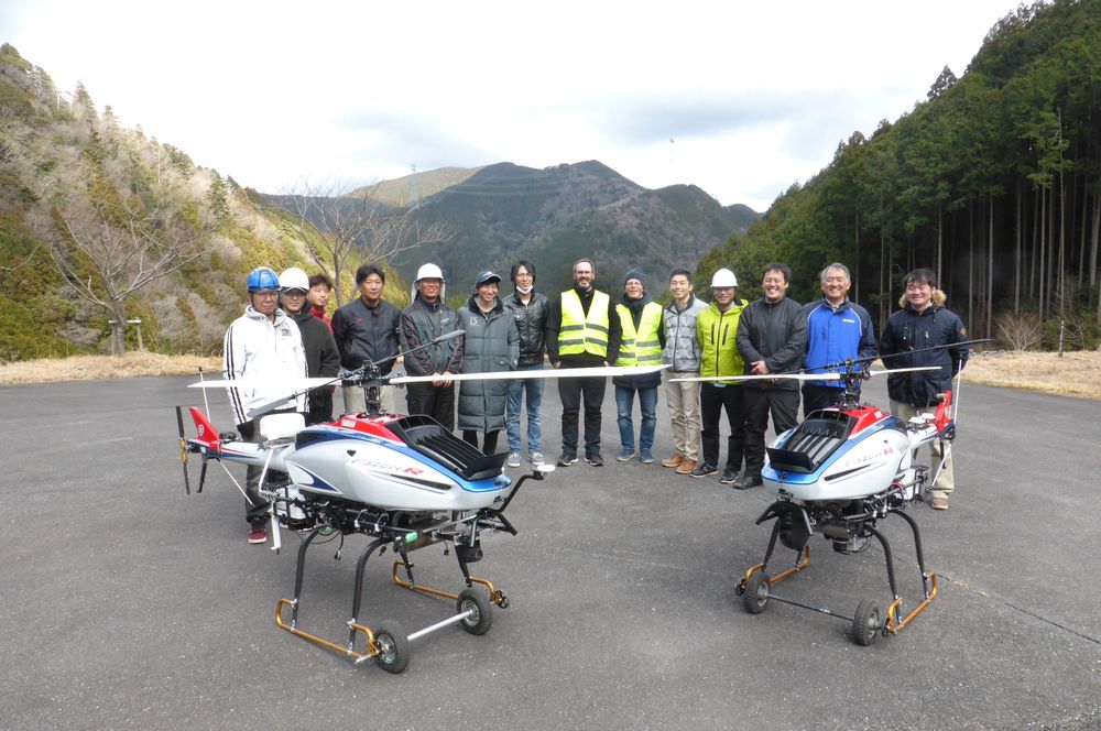 Tidligere i vinter var Jan Robert Fiksdal og Neil Campbell i Japan som de første utenfor landet som har fått opplæring i Yamahas helikoptersystem. 