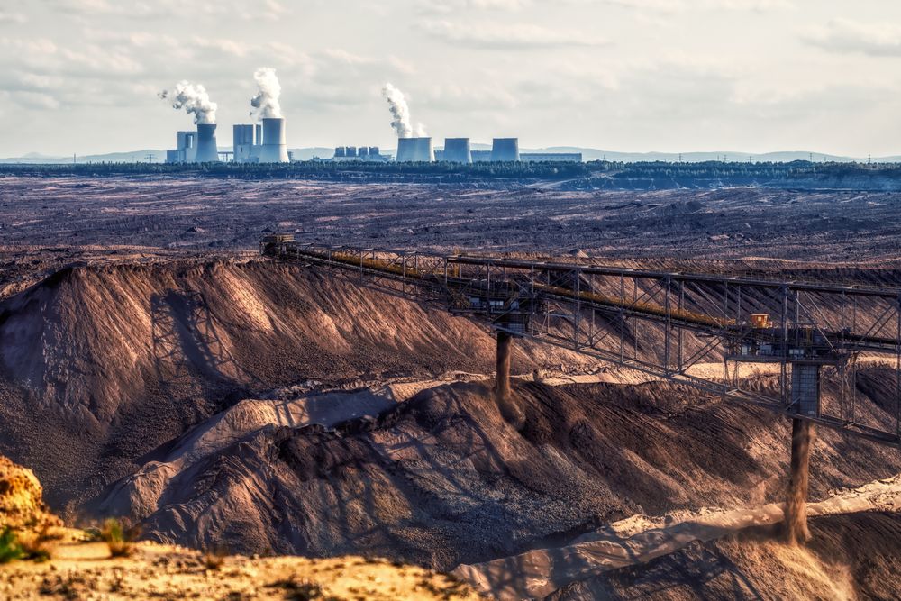 I lavkarbonbetong erstattes sement delvis med flygeaske, et biprodukt fra kullkraft som importeres fra utlandet.