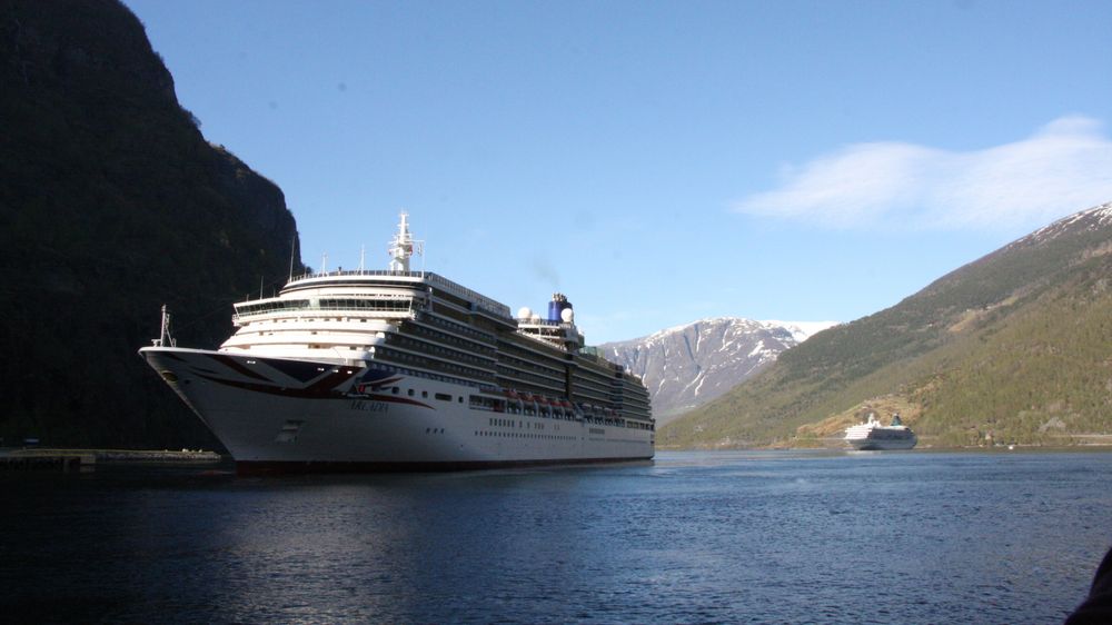  MV Arcadia fra 2004 tilhører Carnivals rederi P&O. Konsernet selger fire mindre skip.