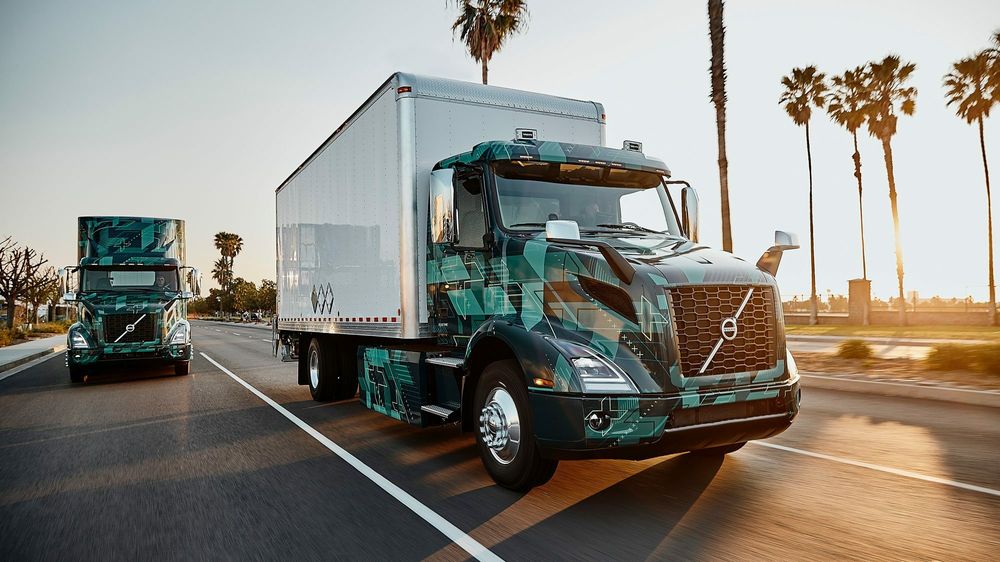 Den elektriske lastebilen VNR fra Volvo på testkjøring i California. Innen 2030 skal 30 prosent av kjøretøy for tungtransport som selges, være enten elektriske eller gå på hydrogen, ifølge den nye planen fra 15 delstater i USA.