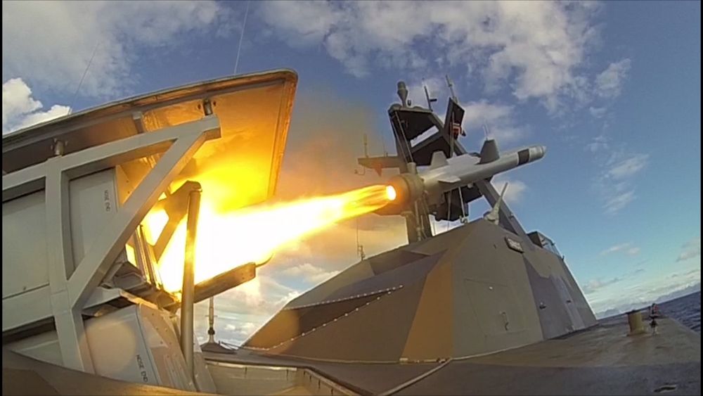 Skaprskyting med NSM fra korvetten KNM Gnist utenfor Andøya / Live fireing with NSM missile from corvette HNoMS Gnist outside Andøya in Northern-Norway