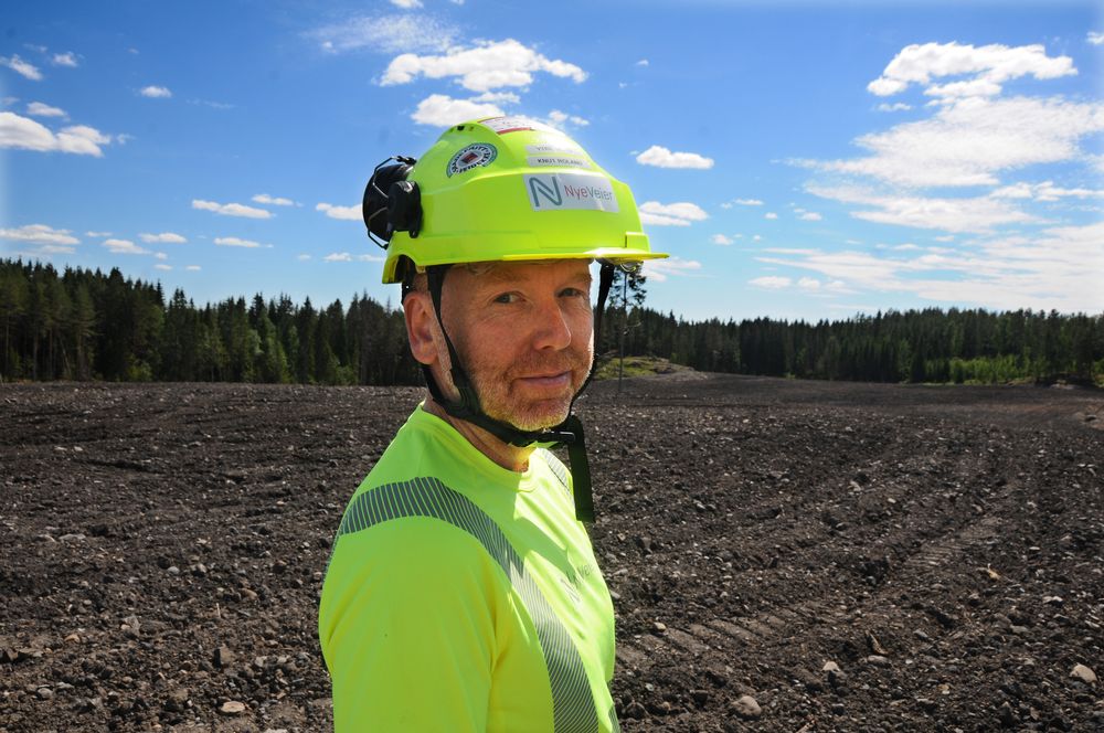 Overskuddsmasse fra Nye Veiers prosjekter ved Hamar er blitt gjenbrukt til nydyrkingsareal. Slik som dette arealet, opplyser ytre miljørådgiver Knut Roland i Nye Veier.