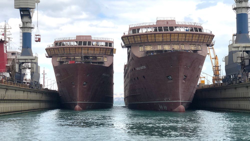 Tvilling-sjøsettingen av to skip på 6200 tonn hver skjedde tidlig i september.