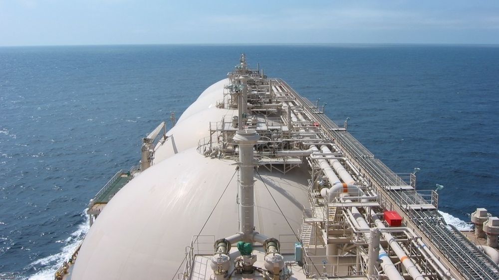 Bruk av LNG til framdrift av skip kan være med å redusere CO2-utslipp fra shipping. Bildet viser en LNG kuletanker fra japanske NYK. Skipet frakter naturgass, som også brukes til framdrift.