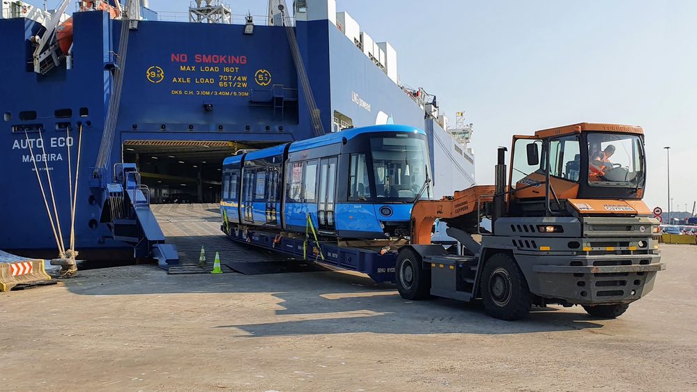 Denne helgen ankom trikken Drammen havn med båt.