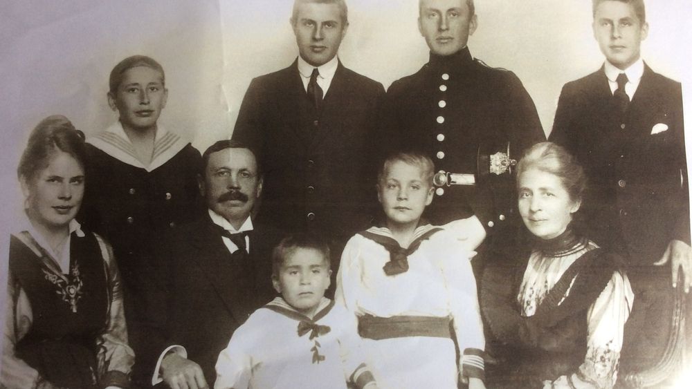 Wessel-familien ca 1917: Jan, Andreas, Ernst I, Peter, Maria, Henrik, Ernst II, Svend og Frieda.