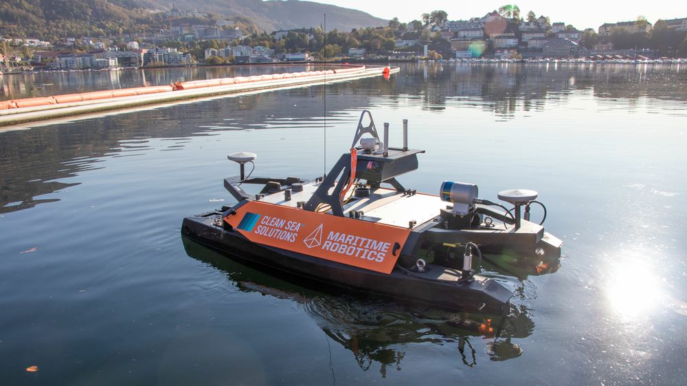 Maritime Robotics og Clean Sea Solutions har samarbeidet om å utvikle Clean Ocean-dronen.
