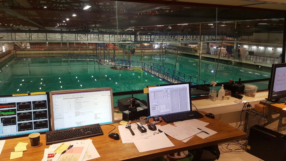 Her testes en flytende vindturbin under realistiske forhold – gjenskapt i laben.