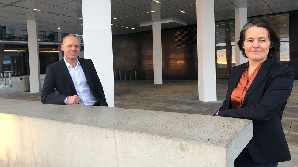Bård Myrstad, adm.dir. i Simplifai og Kjersti Kanne, administrerende direktør i Elop