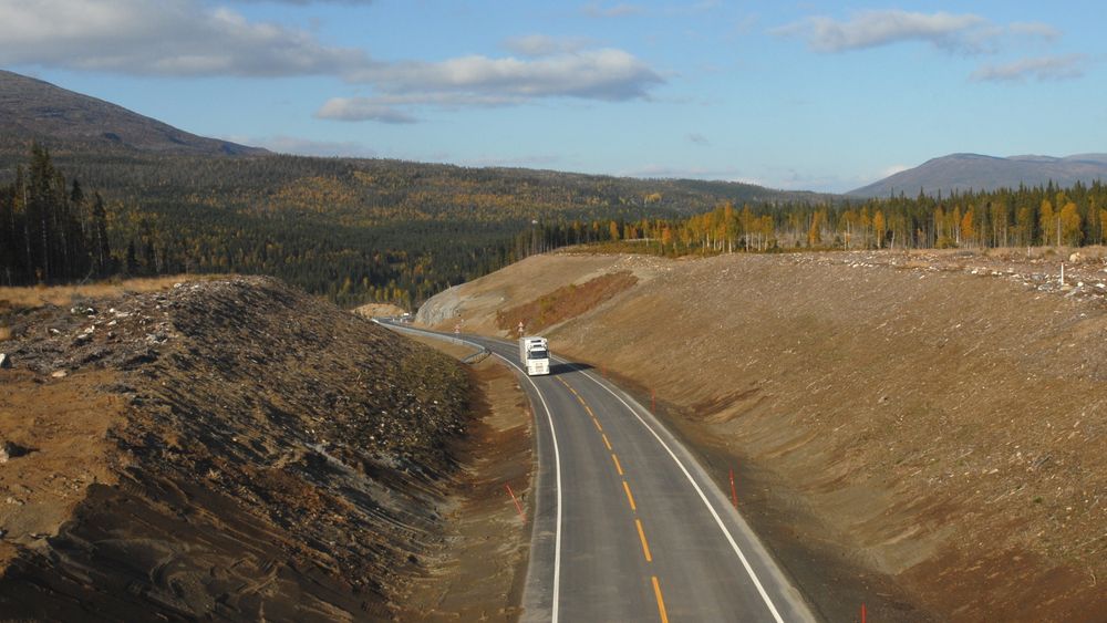 Dette bilder viser hvor dagens nye E6 stopper (nede i svingen). Parsellen som nå skal bygges legges på venstresiden av dalføret og nordover forbi Trofors sentrum.