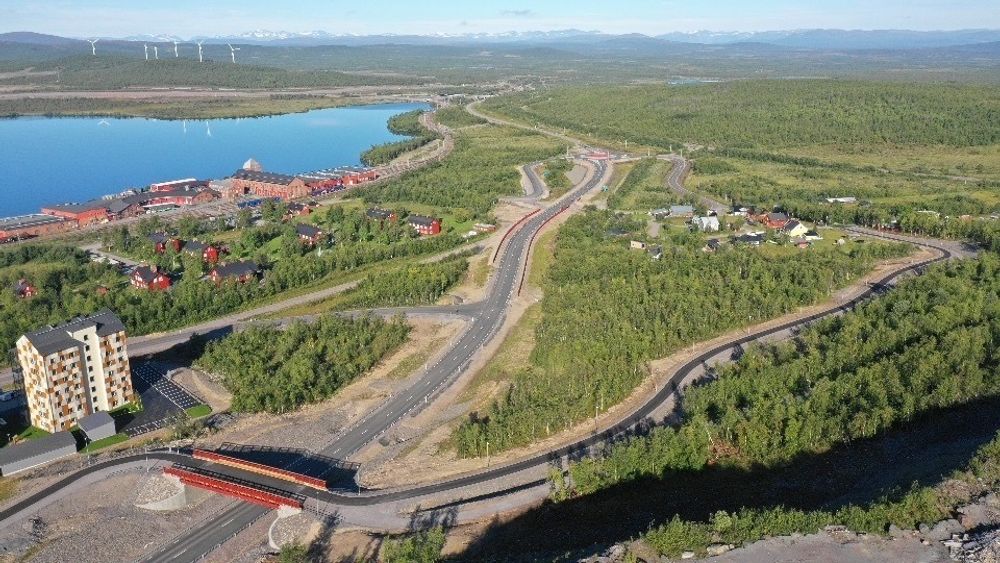 Totalt består den ny strekningen av 7 kilometer ny vei. Underveis kan man se både fjellverdenen og Kirunas nye bysenter som er under oppbygging.