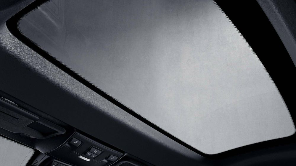 Mercedes har tidligere fått patent på teknologi som lar brukeren styre hvor transparent panoramaglasstaket skal være.