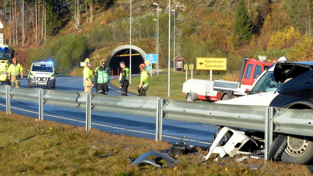 20. oktober 2019 omkom to personer som satt i baksetet i en stasjonsvogn da en varebil kom over i feil kjørefelt. 