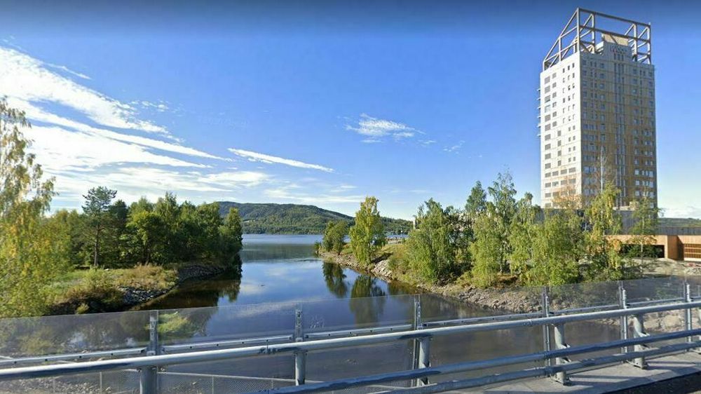 Oset der elva Brumunda renner ut i Mjøsa. Her skal det komme ny gang- og sykkelbru.