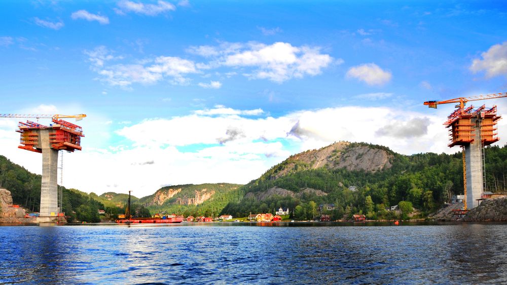 Arbeidene med å strekke ut Trysfjordbrua startet i juni 2020.