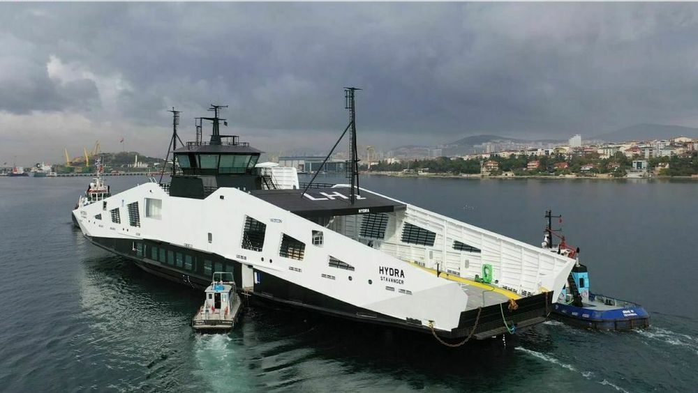 MF Hydra forlot Norse Celik i Tyrkia 18. november. Først litt ut i uke 1 i 2021 kommer fergen til Ølensvåg. 