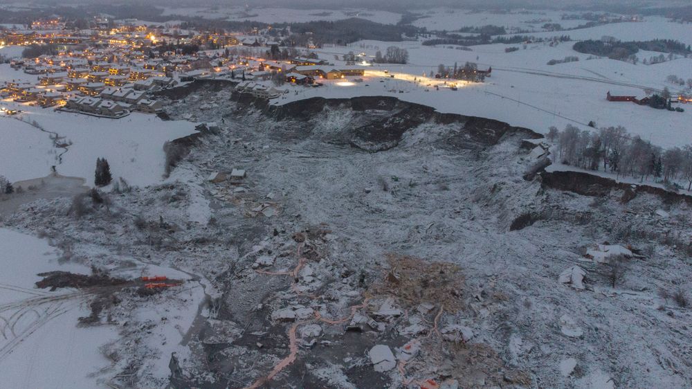Gjerdrum  20210106. Bilde tatt med drone av området der et stort leirskred ødela  flere boliger på Ask i Gjerdrum onsdag 30. desember. Sju personer er funnet omkommet og tre er fortsatt savnet.Foto: Anders Martinsen, UAS Norway / Pool / NTB