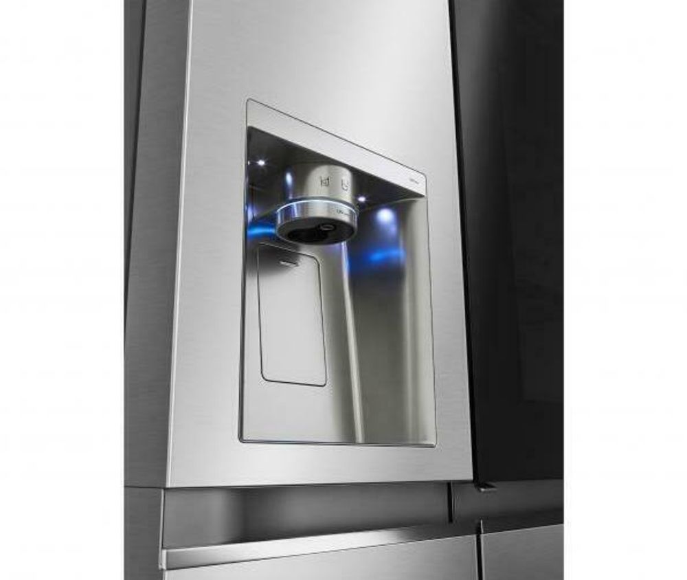 LG har presentert et nytt kjøleskapskonsept, Instaview, der drikkevannet går gjennom UV-lys, slik at viruset drepes. Kjøleskapet kan også åpnes med stemmestyring, slik at du begrenser behovet for berøring.