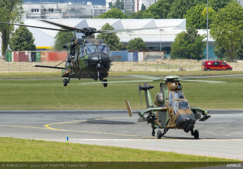 NH90 TTH og angrepshelikopteret Tiger på Paris air show i 2017.