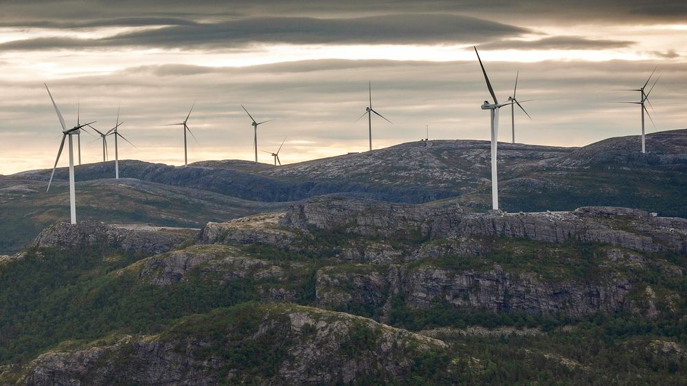 Vindkraftprosjektet på Fosen ble ferdigstilt i august i fjor, og er en av årsakene til at Norge satte ny vindkraftrekord i 2020. Men størsteparten av veksten i strømproduksjonen kommer fra vannkraft.
