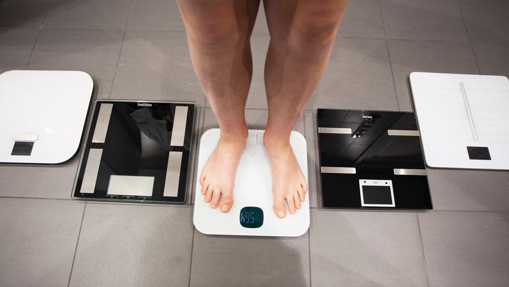 Fra venstre Garmin Index S2 Smart Scale, Soehnle Shape Sense Connect 50, Fitbit Aria Air, Beurer BF 720 og Withings Body Cardio.