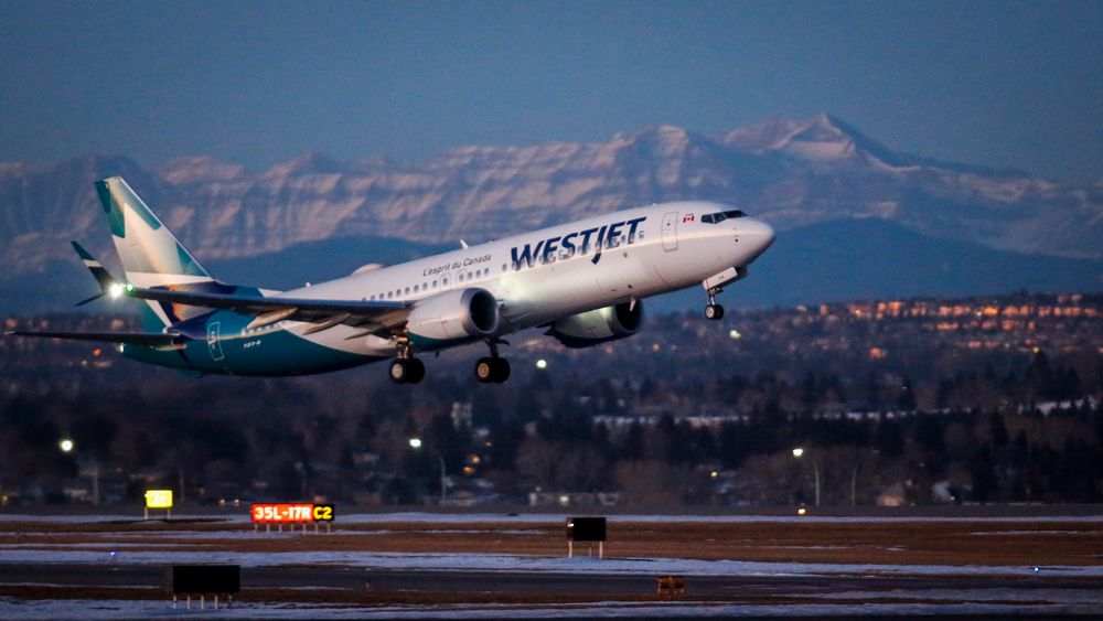 Bildet er tatt under den første kommersielle flygingen med en 737 Max i Canada etter at flytypen fikk grønt lys tidligere i januar.